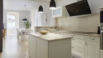 Køleskab, mikrobølgeovn, ovn, opvaskemaskine