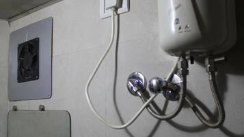 Basic Shared Dormitory | Bathroom | Towels