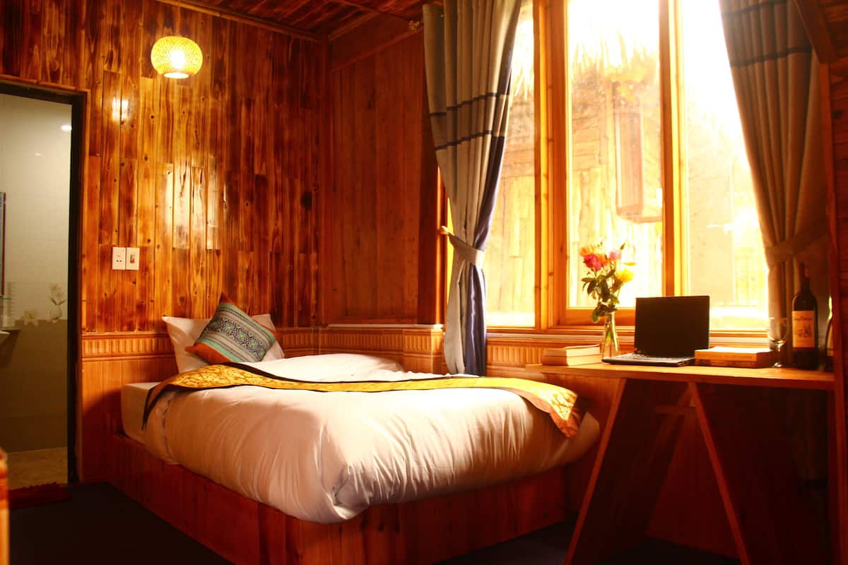 Quarto solteiro luxo, vista para a montanha | Escrivaninha, ferros/tábuas de passar roupa, Wi-Fi de cortesia