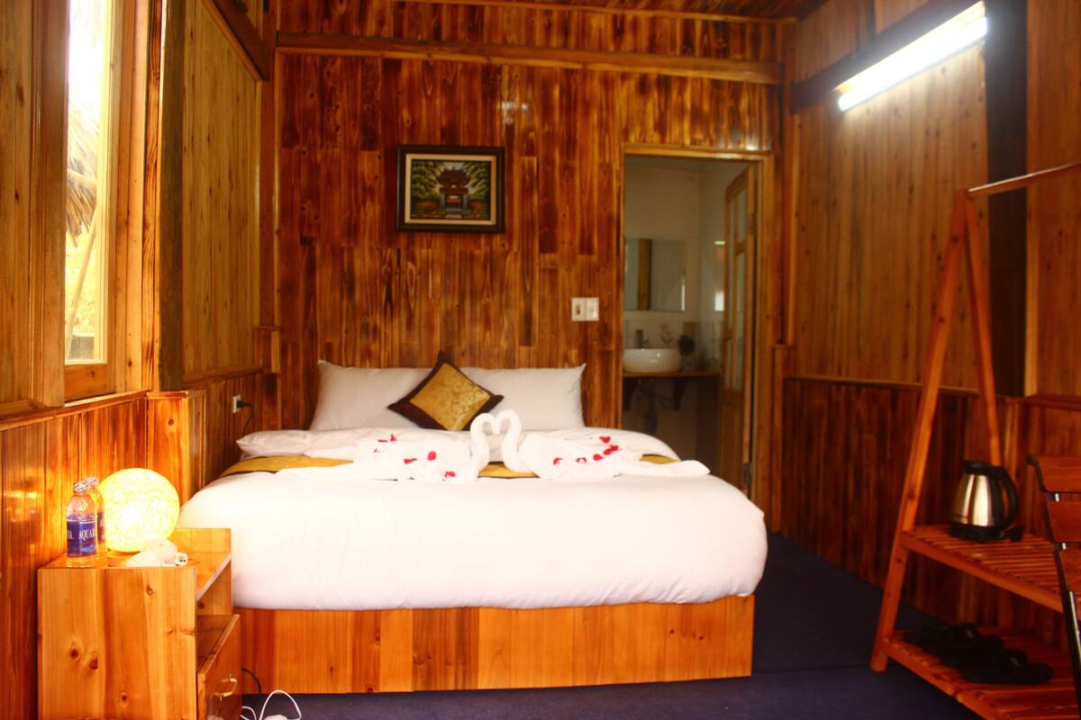 Bungalow – deluxe, 1 queensize-seng, fjellutsikt | Skrivebord, strykejern/-brett og wi-fi (inkludert)