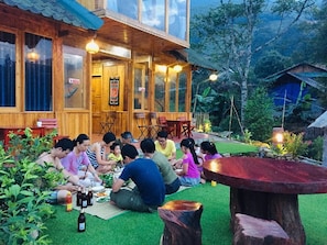屋外ダイニングエリア