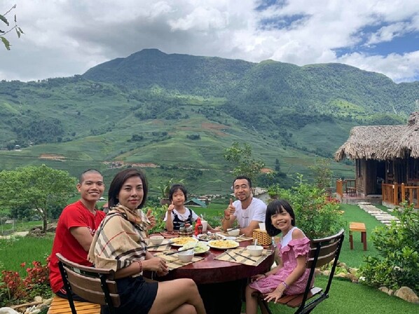 Family dining - Sapa Eco Hugo (Sa Pa)