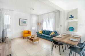 Villa, 2 Schlafzimmer, eigener Pool | Essbereich im Zimmer
