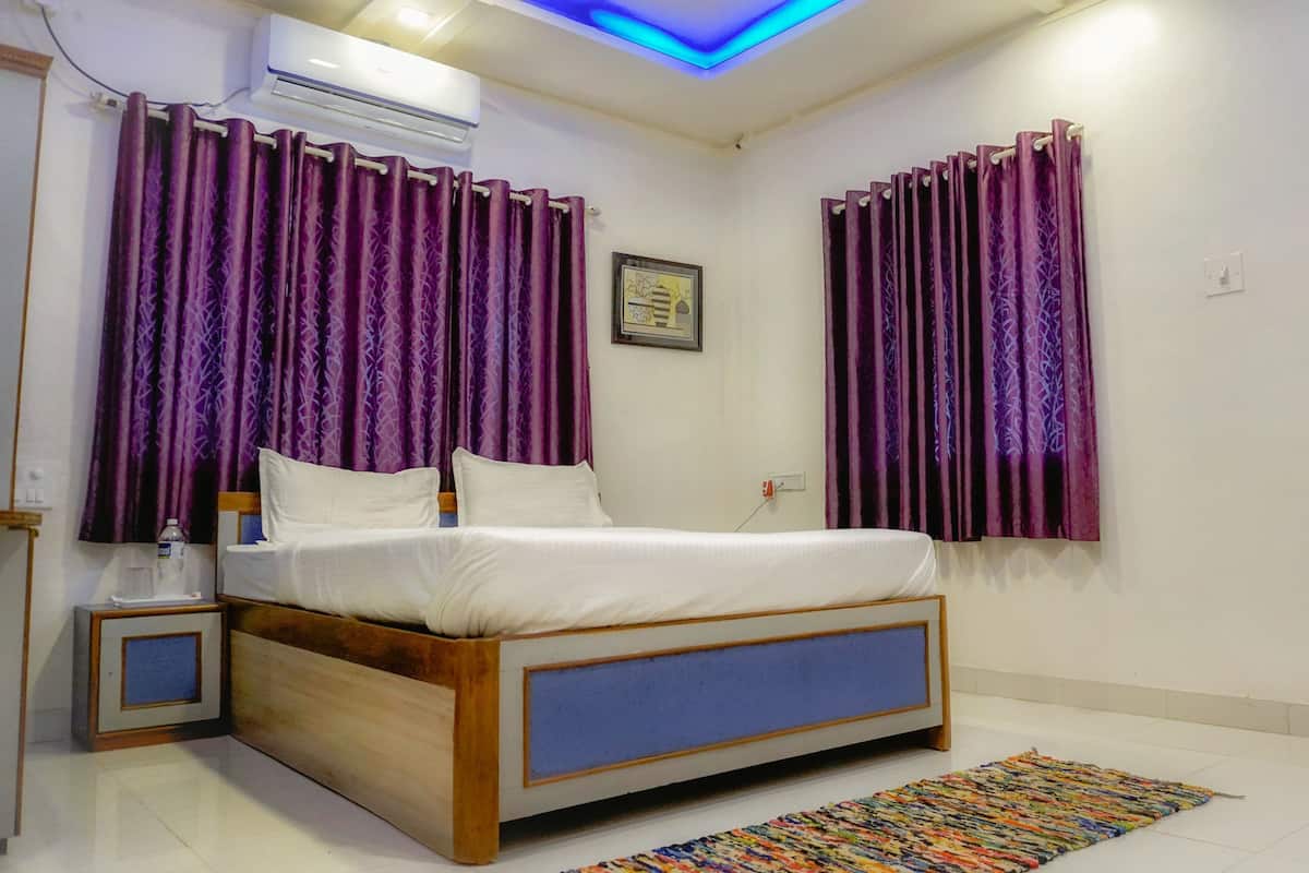 Blackout drapes, rollaway beds, bed sheets