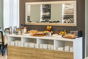 Daily buffet breakfast for a fee