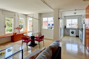 Interior - APARTMENT 3 ADULTS STREET VIEW (L'Estartit)