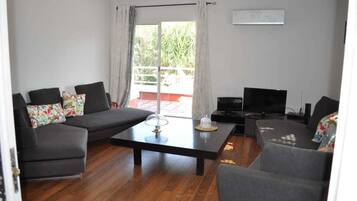 Luxury-Apartment, 2 Schlafzimmer, Blick auf den Golfplatz | Wohnbereich | Plasmafernseher