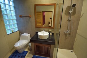 Hair dryer, towels, toilet paper - 4 Bedroom Villa with Private Pool in Walled Garden (Mae Nam)