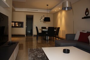 Télévision à écran plat, lecteur de DVD