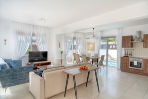Villa, 3 Bedrooms, Private Pool | Living area