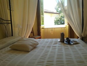 3 bedrooms, iron/ironing board, travel crib, free WiFi