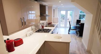 Une belle propriété, située au centre de Guildford. Votre maison loin de chez vous.