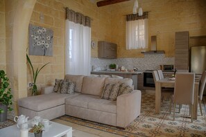 Vila, 3 quartos | Cozinha privada | Geladeira grande, micro-ondas, fogão, cooktop