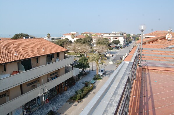 المنطقة المحيطة بالمنشأة