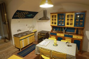 Fridge, oven, stovetop, coffee/tea maker - Entire Apartment | Free Wifi | Marine style furnishings (Bari)