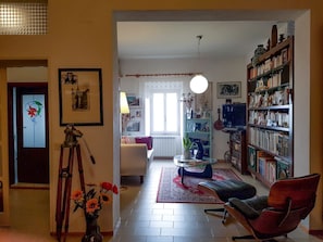 TV, fireplace, stereo