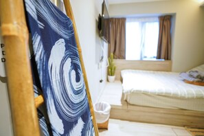 Standard-Doppelzimmer (B) | Verdunkelungsvorhänge, kostenloses WLAN, Bettwäsche