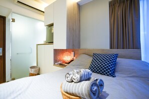 Standard Double Room (A) | Blackout drapes, free WiFi, bed sheets - Kactus Hotel (Kowloon)