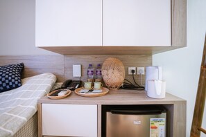 Standard Double Room (B) | Blackout drapes, free WiFi, bed sheets - Kactus Hotel (Kowloon)