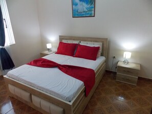 Desk, soundproofing, iron/ironing board, free WiFi - Apartment Dejvi (Sarandë)