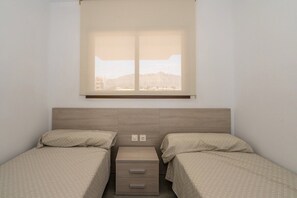 2 bedrooms, iron/ironing board, bed sheets
