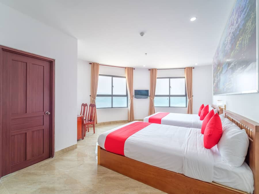 Minibar, caja de seguridad en la habitación y escritorio