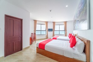 ห้องแฟมิลี่สำหรับสี่ท่าน | มินิบาร์, ตู้นิรภัยในห้องพัก, โต๊ะทำงาน, ห้องเก็บเสียง