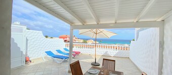 Well maintained bungalow just 3 minutes walk from the white sandy beach