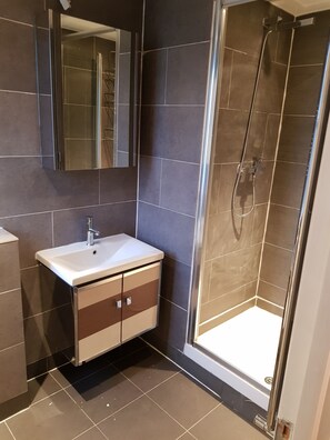 Apartment, 3 Bedrooms | Bathroom