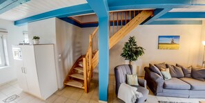 TV, DVD player, books, stereo - 5 star apartment under thatch in a quiet location with a unique view (Pellworm)