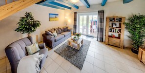 TV, DVD player, books, stereo - 5 star apartment under thatch in a quiet location with a unique view (Pellworm)