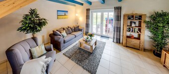 5 star apartment under thatch in a quiet location with a unique view