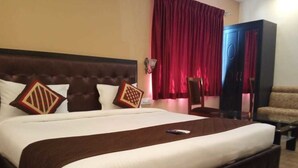 Egyptian cotton sheets, premium bedding, down duvets, pillow-top beds - Windsor Castle Inn (Bengaluru)