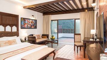 Sengetøy av topp kvalitet, safe på rommet og skrivebord