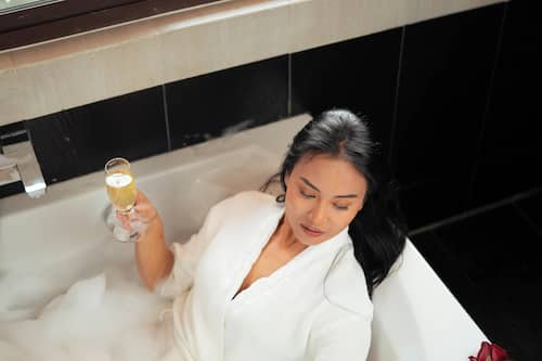 Presidential Panorama Suite : Free Cable Car, Zipline, Gym, Pool & Jacuzzi. | Bathroom | Jetted tub, rainfall showerhead, free toiletries, hair dryer