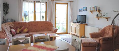 TV, lettore DVD, impianto stereo