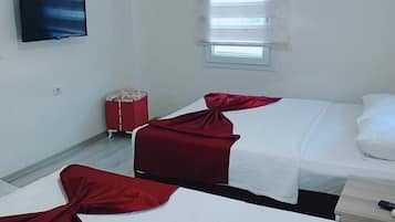 1 slaapkamer, bedden met traagschuimmatras, een bureau