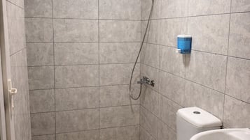 Standard-Zweibettzimmer, Stadtblick | 1 Schlafzimmer, Betten mit Memory-Foam-Matratzen, Schreibtisch