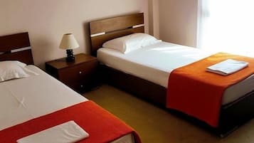 Apartamento, 2 quartos (for 4) | 2 quartos, individualmente decorados, individualmente mobiliados