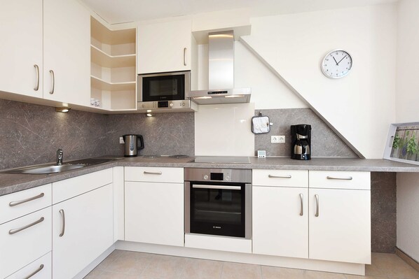 Køleskab, mikrobølgeovn, ovn, opvaskemaskine