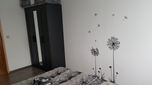 1 bedroom, iron/ironing board, travel cot, free WiFi