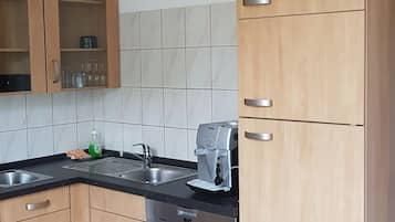 KĂŒhlschrank, Mikrowelle, Ofen, Herdplatte