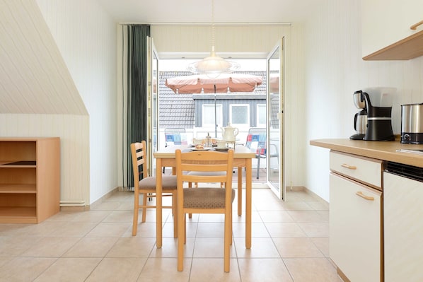 Køleskab, mikrobølgeovn, opvaskemaskine