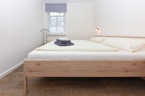 2 Schlafzimmer, Reisekinderbett, WLAN, Bettwäsche
