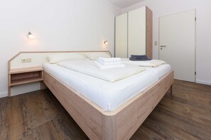 2 Schlafzimmer, Reisekinderbett, WLAN, Bettwäsche