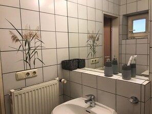 Shower - Holiday bungalow with a view of the water (Zandt)