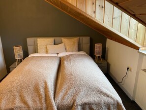 2 bedrooms, WiFi - Holiday bungalow with a view of the water (Zandt)