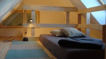 3 slaapkamers, een strijkplank/strijkijzer, reisbedje, gratis wifi