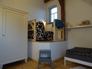 3 bedrooms, iron/ironing board, travel crib, free WiFi