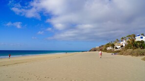 Beach nearby - 2 room apartment, 50 meter from the beach, common pool (Kanaren)